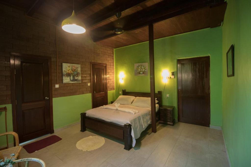 De Serenity - Exclusive Jungle Retreat Bed & Breakfast Seremban Room photo